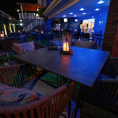 Runway Hotel Piarco Exterior foto