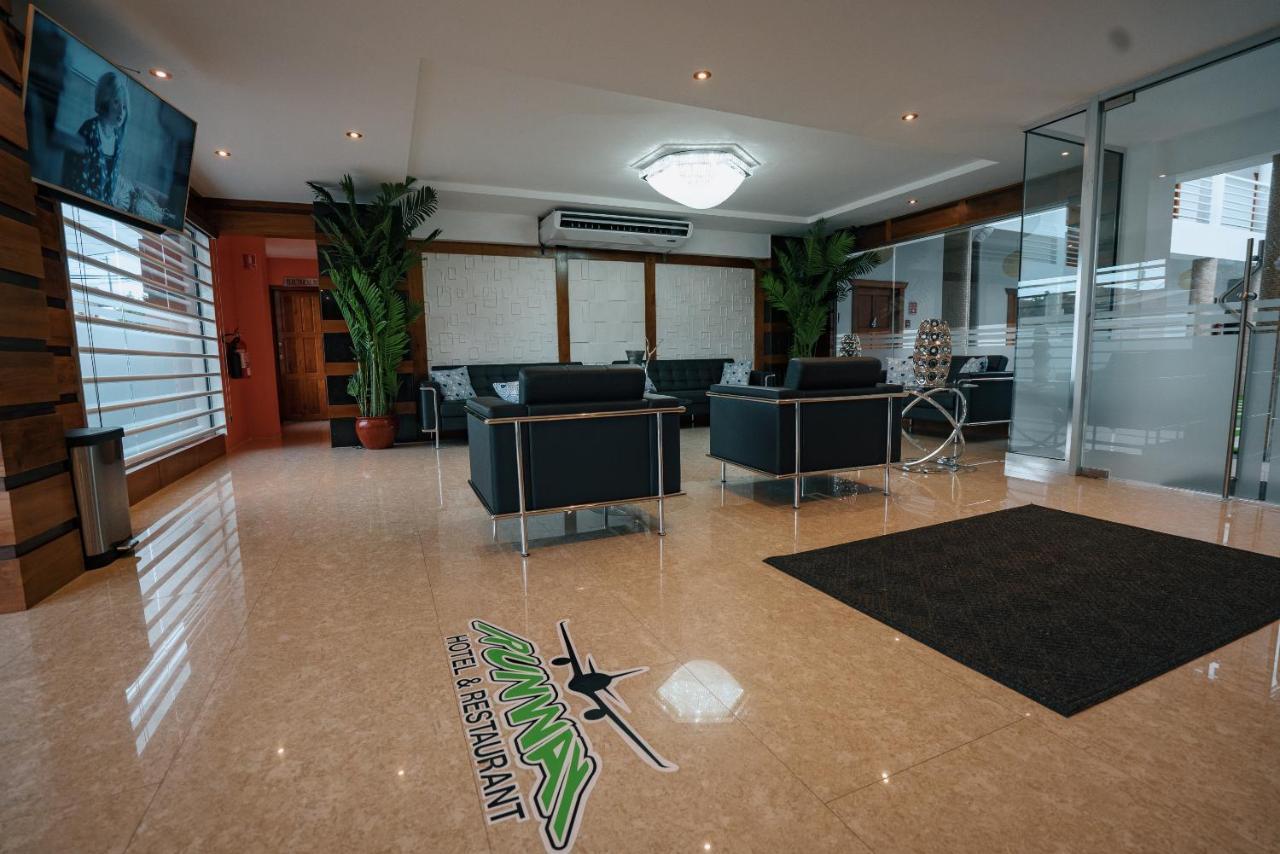 Runway Hotel Piarco Exterior foto
