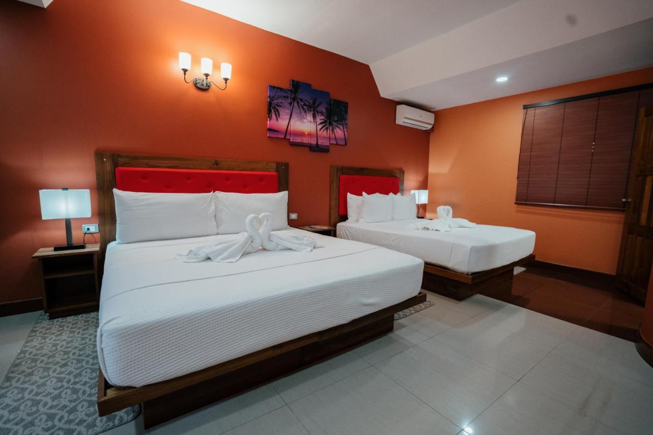 Runway Hotel Piarco Exterior foto