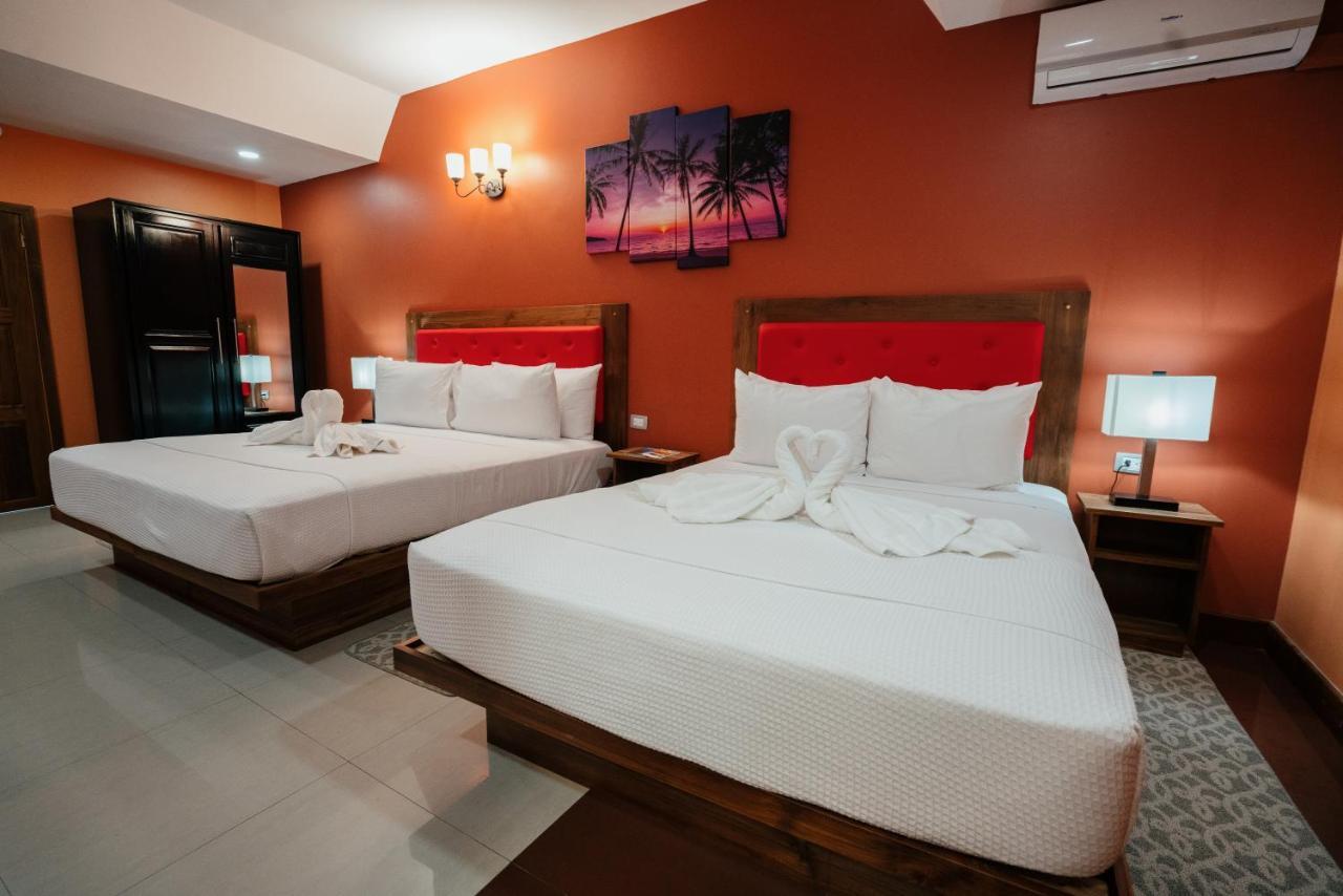 Runway Hotel Piarco Exterior foto